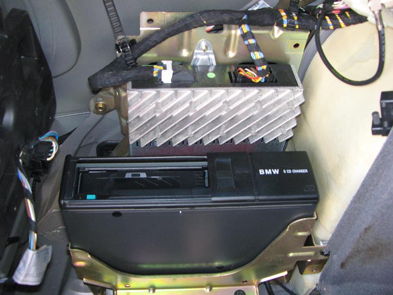 IMG_1460.JPG - 6 disc CD changer - mounted in the trunk.
